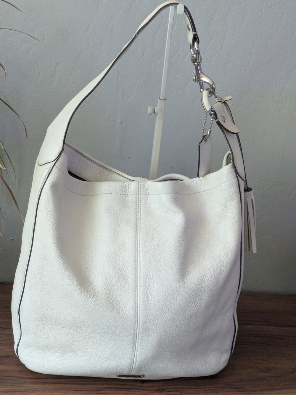 Coach Retired Avery Stud Hobo Cream Leather Shoulder Bag. - Picture 4 of 14